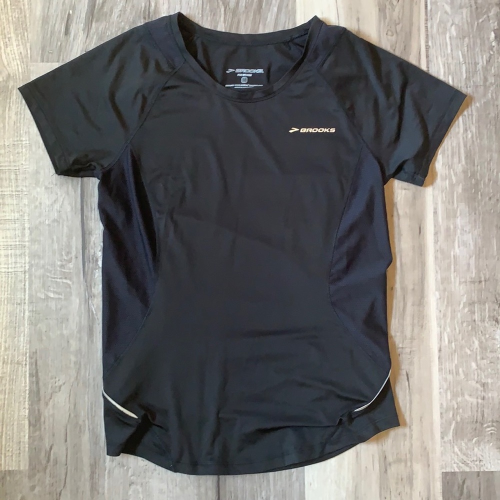 Brooks running shirt in black 🖤